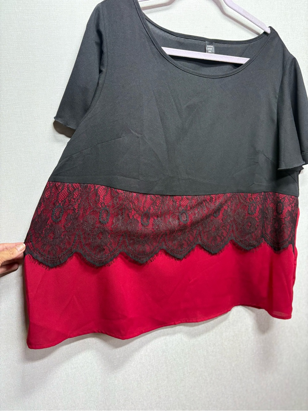 Black and Red Lace-Trim Colorblock Short Sleeve Top goth gothcore gorepore